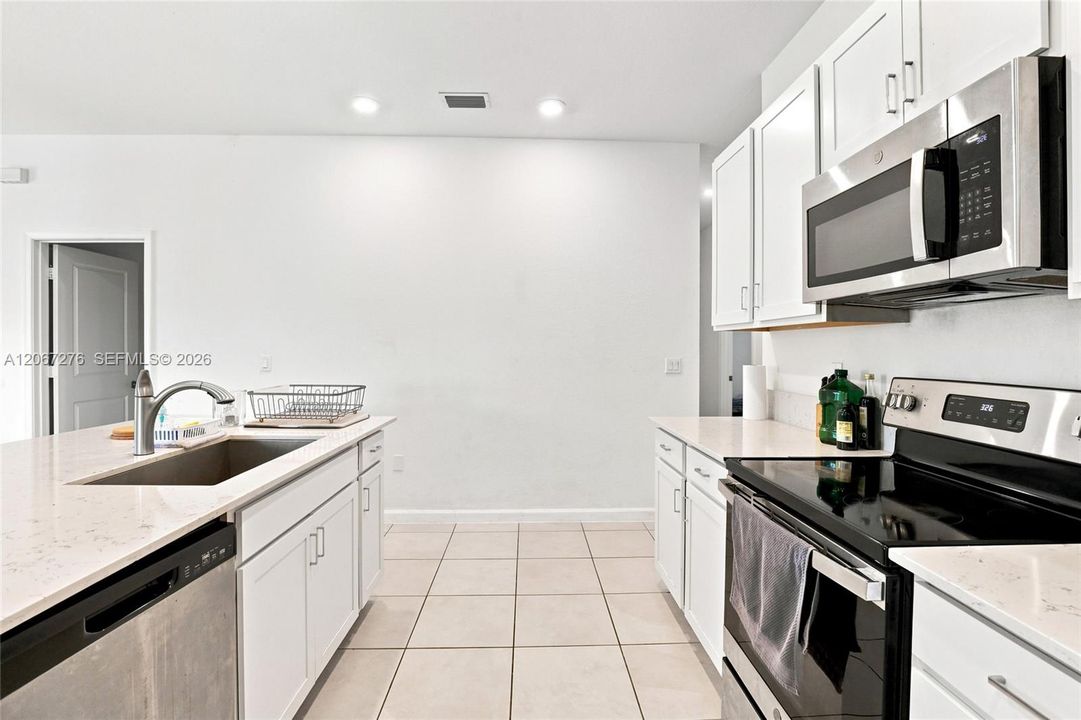 En Venta: $349,900 (4 camas, 2 baños, 1830 Pies cuadrados)
