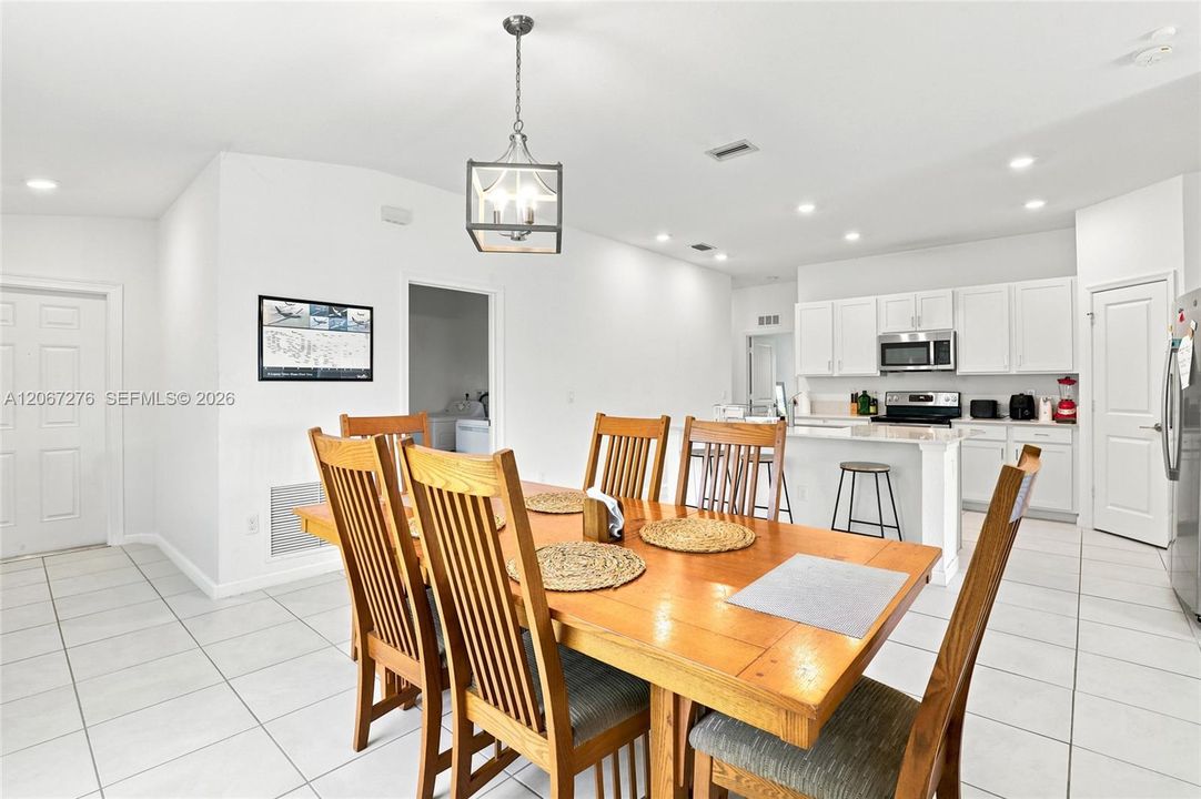 En Venta: $349,900 (4 camas, 2 baños, 1830 Pies cuadrados)
