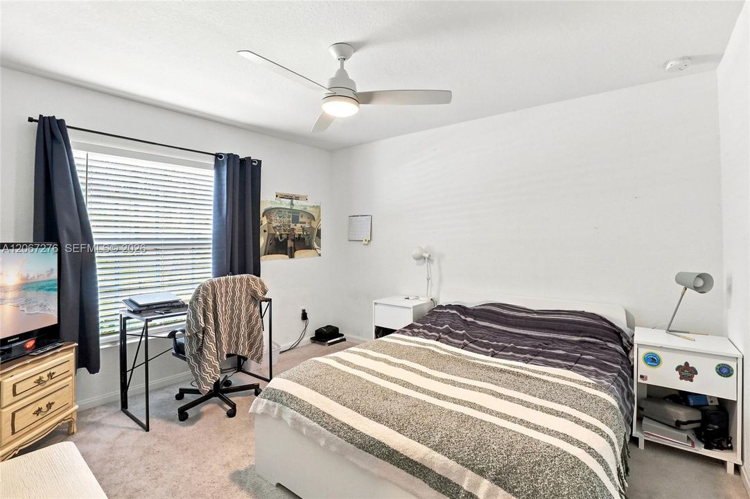 En Venta: $349,900 (4 camas, 2 baños, 1830 Pies cuadrados)