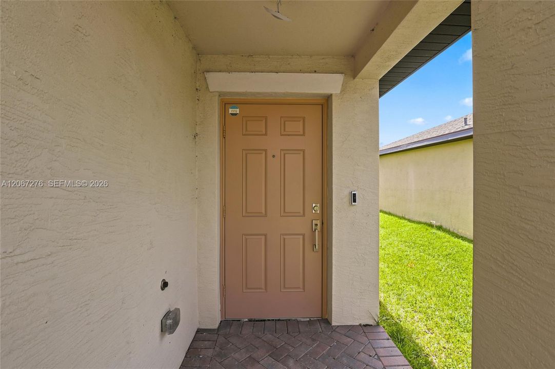 En Venta: $349,900 (4 camas, 2 baños, 1830 Pies cuadrados)