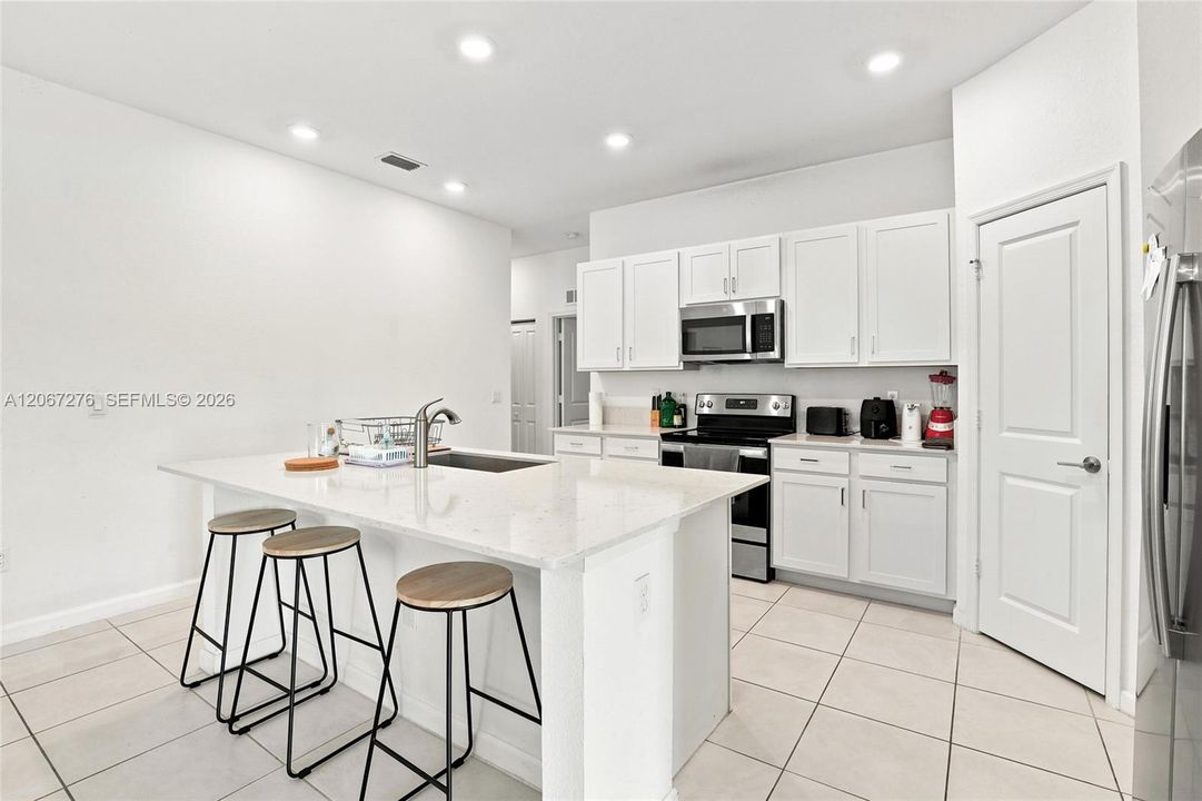 En Venta: $349,900 (4 camas, 2 baños, 1830 Pies cuadrados)