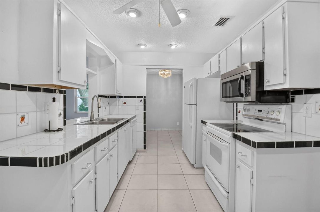 Kitchen/ Appliances