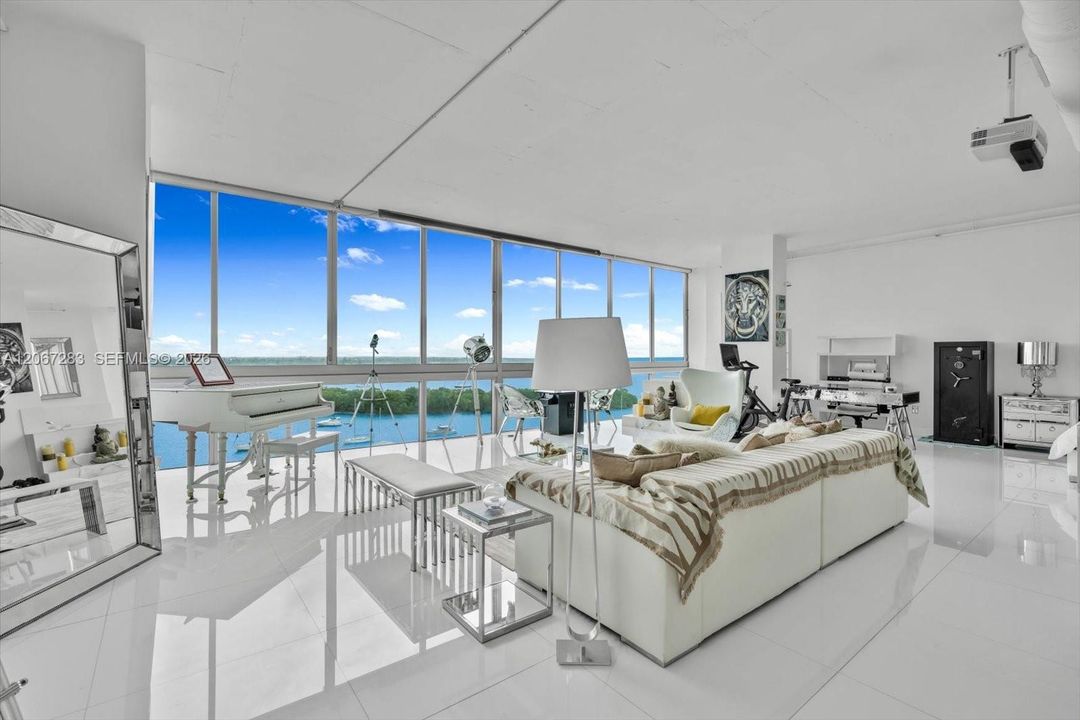 For Rent: $6,400 (1 beds, 2 baths, 1848 Square Feet)