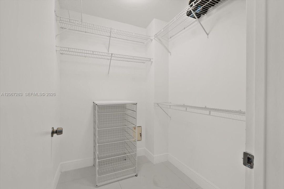 For Rent: $6,400 (1 beds, 2 baths, 1848 Square Feet)