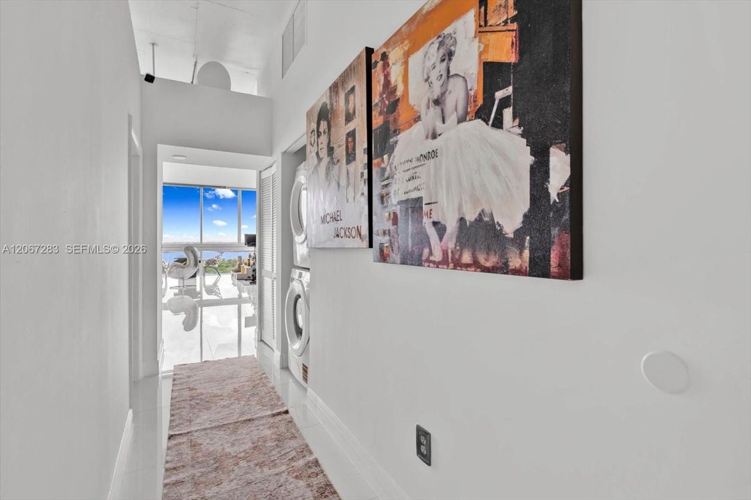 For Rent: $6,400 (1 beds, 2 baths, 1848 Square Feet)