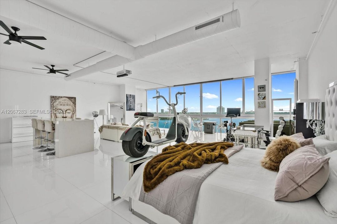 For Rent: $6,400 (1 beds, 2 baths, 1848 Square Feet)