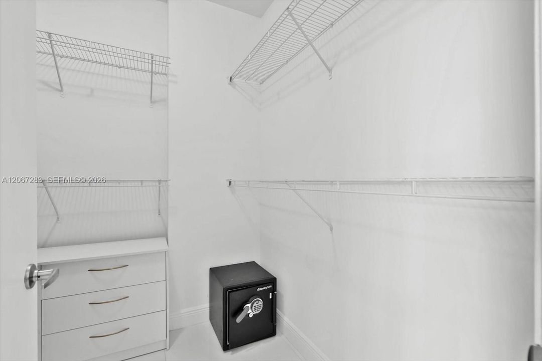 For Rent: $6,400 (1 beds, 2 baths, 1848 Square Feet)