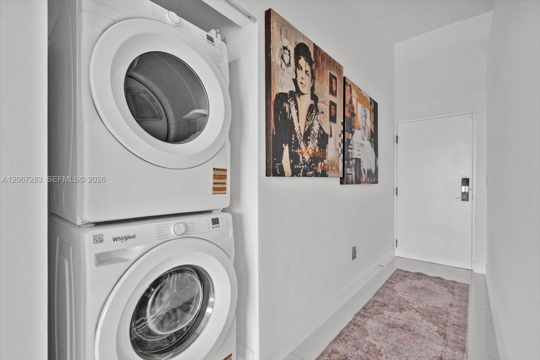 For Rent: $6,400 (1 beds, 2 baths, 1848 Square Feet)