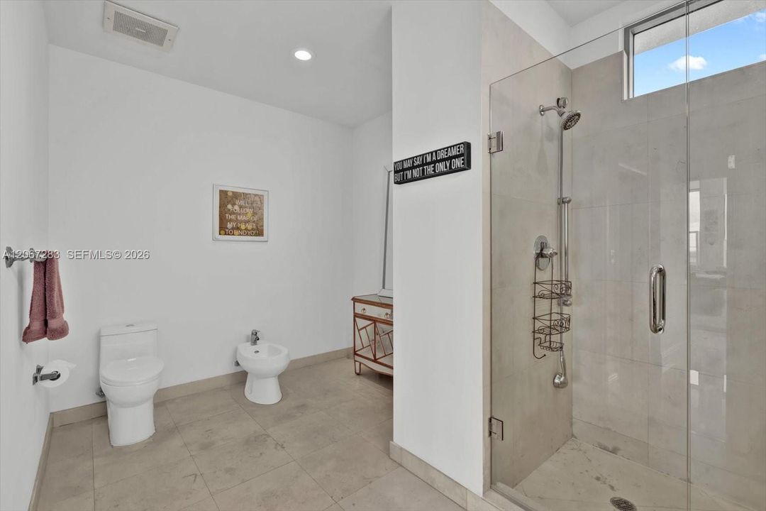 For Rent: $6,400 (1 beds, 2 baths, 1848 Square Feet)