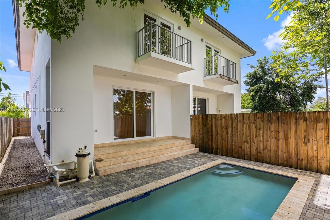For Sale: $1,450,000 (3 beds, 3 baths, 4072 Square Feet)