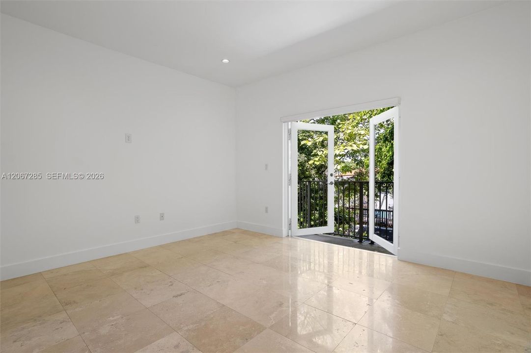 For Sale: $1,450,000 (3 beds, 3 baths, 4072 Square Feet)