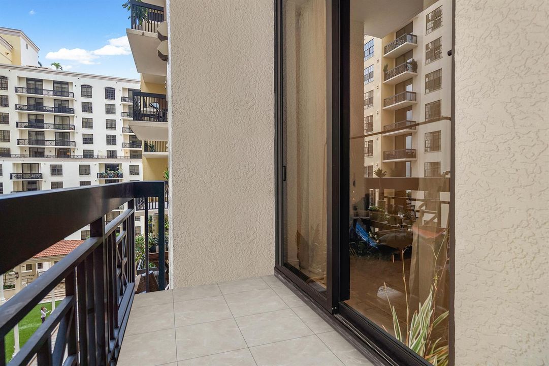 Nice Balcony Overlooking Courtyard