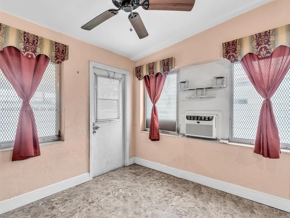 For Sale: $670,000 (3 beds, 2 baths, 1300 Square Feet)