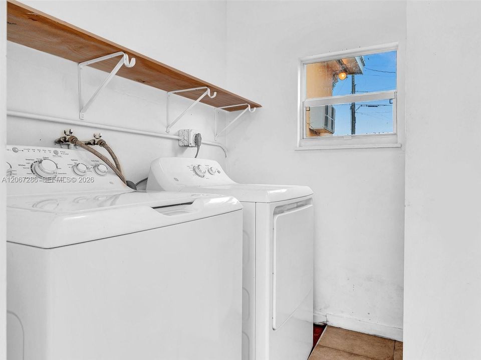 For Sale: $670,000 (3 beds, 2 baths, 1300 Square Feet)