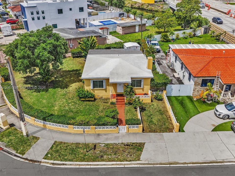 For Sale: $670,000 (3 beds, 2 baths, 1300 Square Feet)