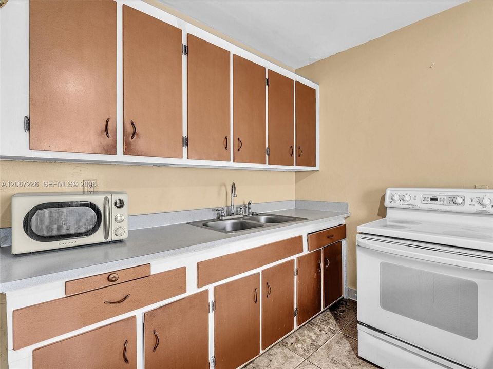 For Sale: $670,000 (3 beds, 2 baths, 1300 Square Feet)