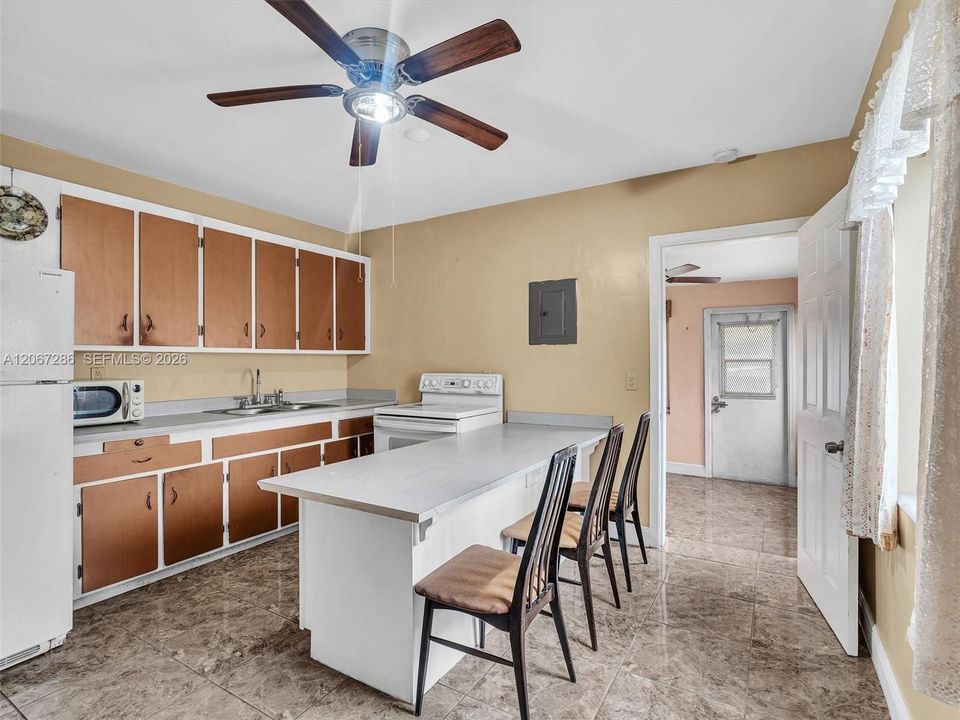 For Sale: $670,000 (3 beds, 2 baths, 1300 Square Feet)