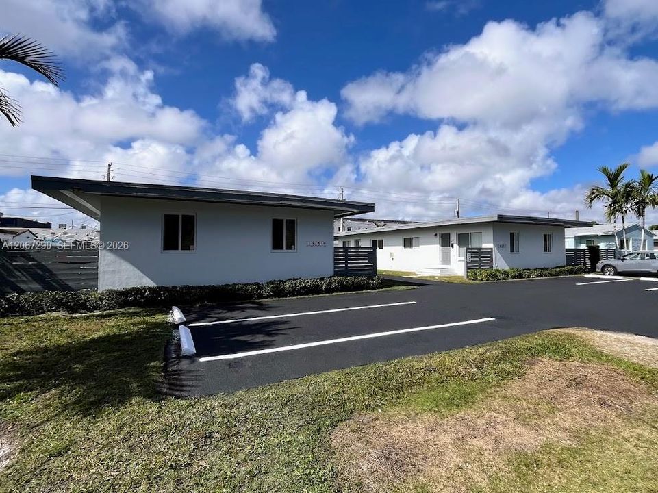 For Rent: $1,950 (2 beds, 1 baths, 720 Square Feet)