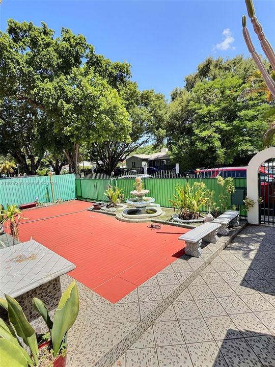 Active With Contract: $1,035,000 (3 beds, 2 baths, 2680 Square Feet)