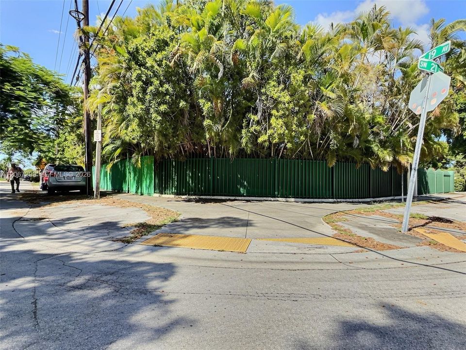 Active With Contract: $1,035,000 (3 beds, 2 baths, 2680 Square Feet)