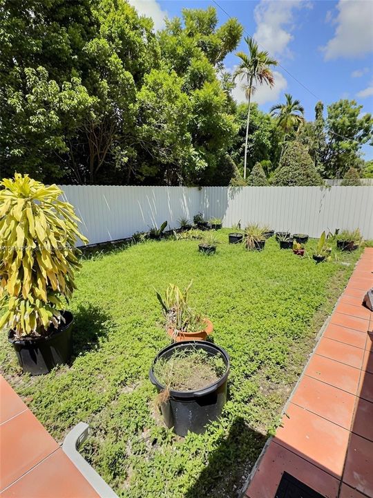 Active With Contract: $1,035,000 (3 beds, 2 baths, 2680 Square Feet)