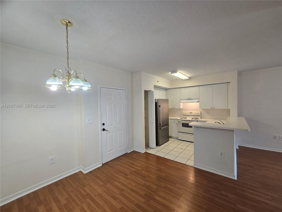 For Rent: $1,850 (2 beds, 2 baths, 809 Square Feet)