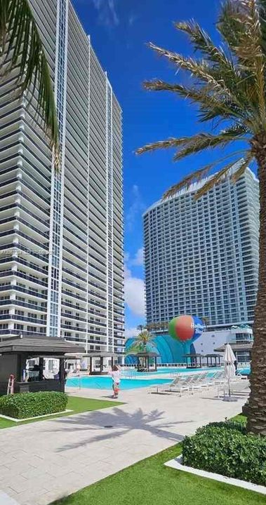 For Rent: $5,600 (2 beds, 2 baths, 1337 Square Feet)