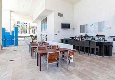For Rent: $5,600 (2 beds, 2 baths, 1337 Square Feet)