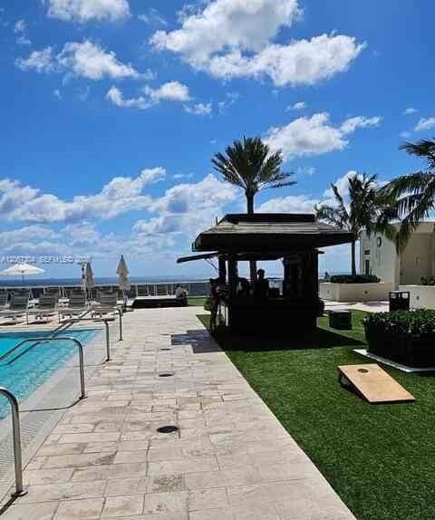 For Rent: $5,600 (2 beds, 2 baths, 1337 Square Feet)