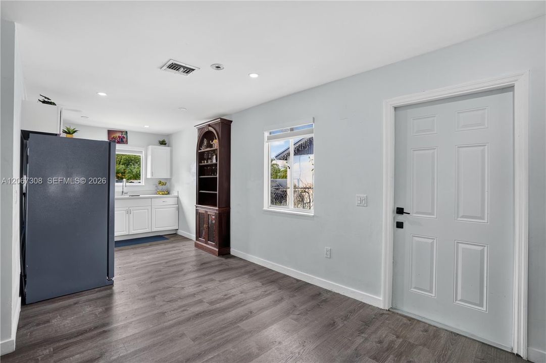 For Sale: $430,000 (3 beds, 1 baths, 960 Square Feet)
