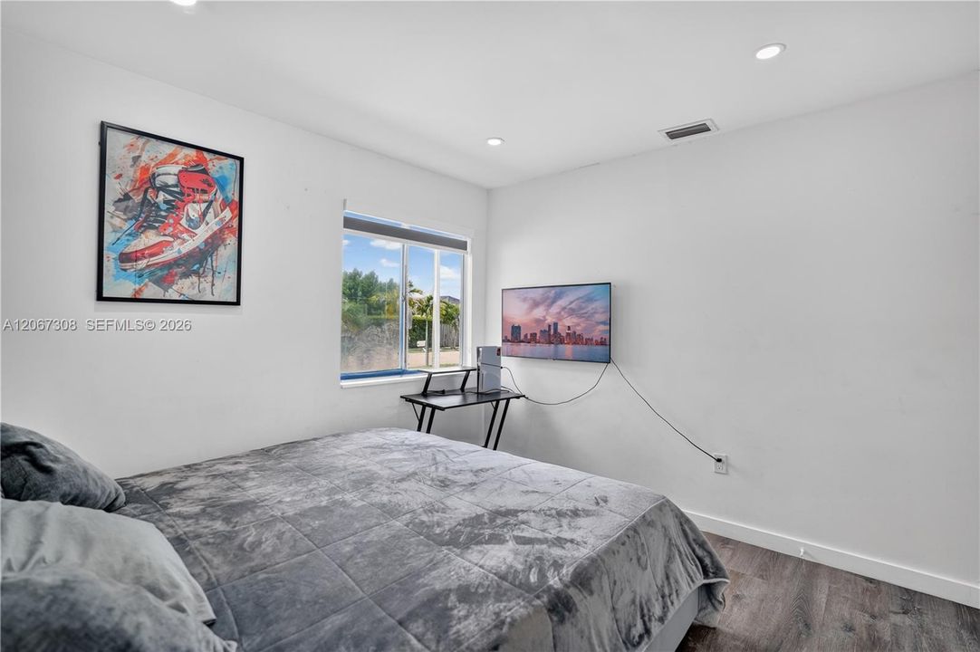 For Sale: $430,000 (3 beds, 1 baths, 960 Square Feet)