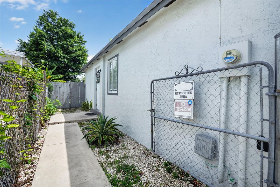 For Sale: $430,000 (3 beds, 1 baths, 960 Square Feet)
