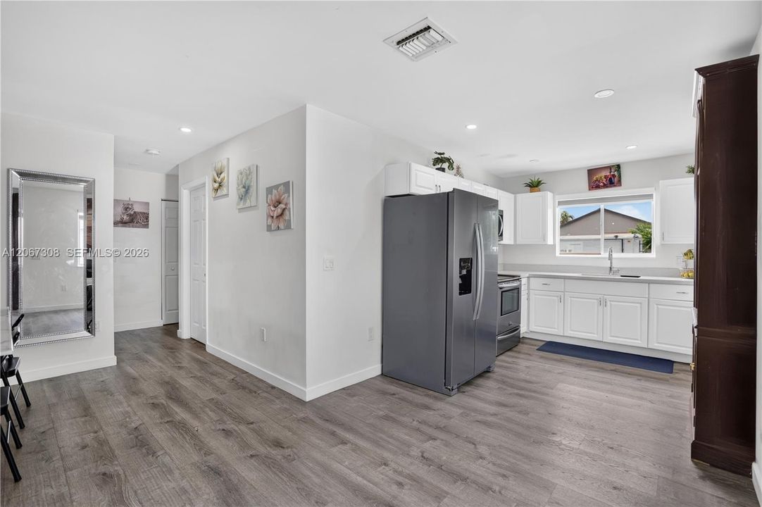 For Sale: $430,000 (3 beds, 1 baths, 960 Square Feet)