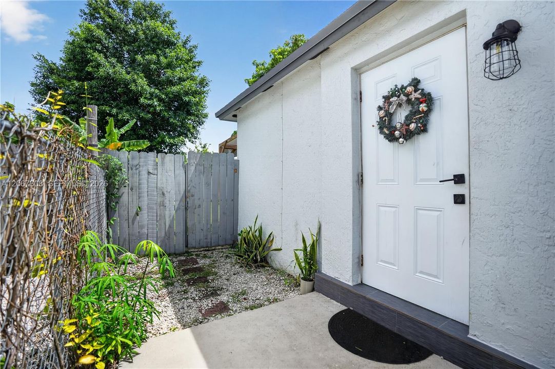 For Sale: $430,000 (3 beds, 1 baths, 960 Square Feet)