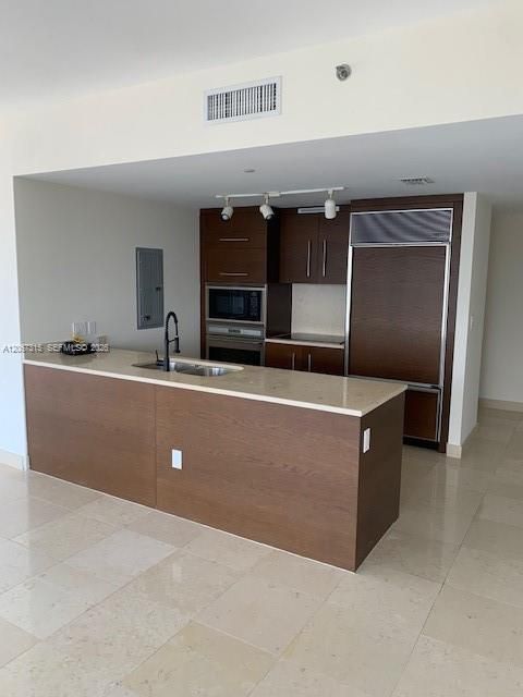 For Sale: $1,110,000 (2 beds, 2 baths, 1269 Square Feet)