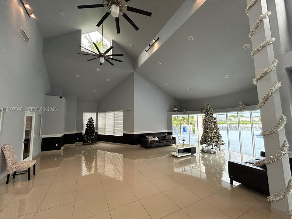 For Sale: $174,900 (2 beds, 2 baths, 1020 Square Feet)