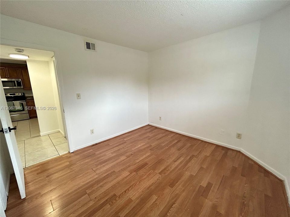 For Sale: $174,900 (2 beds, 2 baths, 1020 Square Feet)