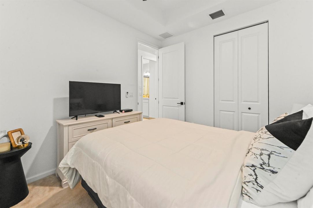 22 Bedroom 02