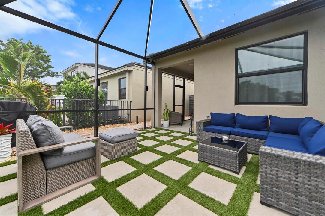 33 Patio 04