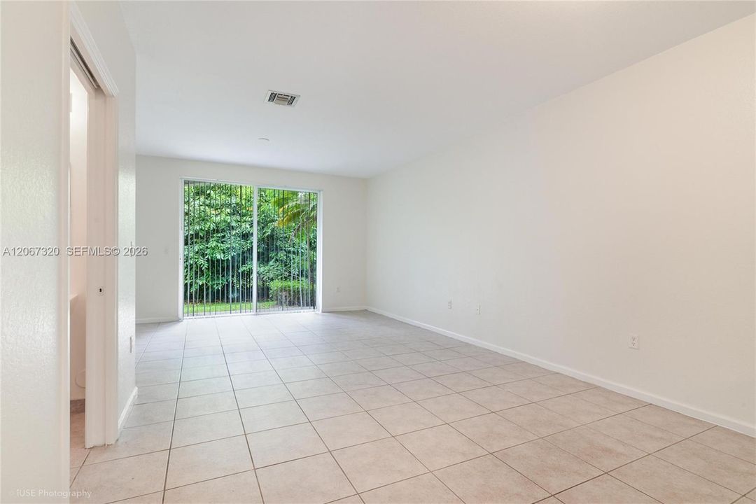 For Sale: $330,000 (2 beds, 2 baths, 1056 Square Feet)