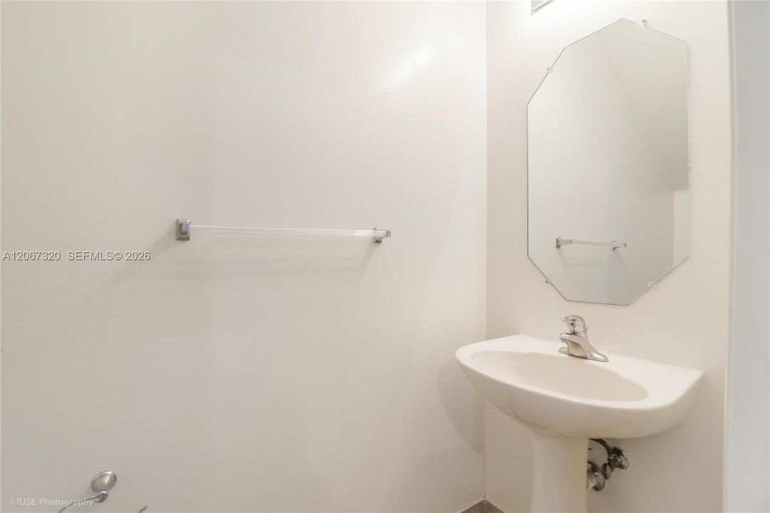 For Sale: $330,000 (2 beds, 2 baths, 1056 Square Feet)