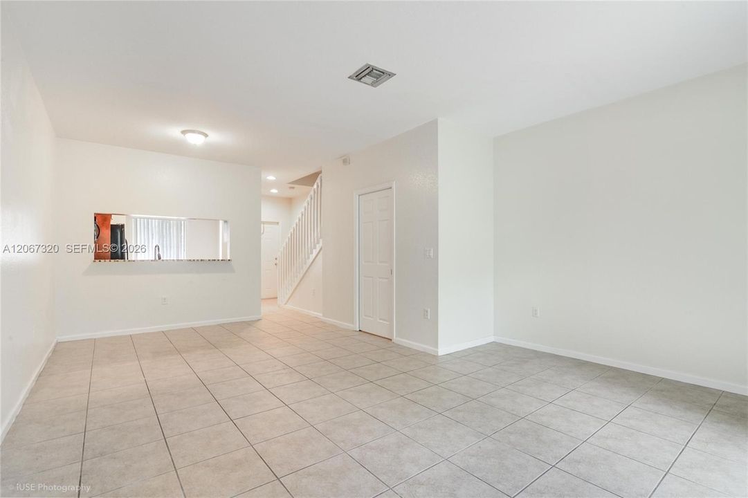For Sale: $330,000 (2 beds, 2 baths, 1056 Square Feet)