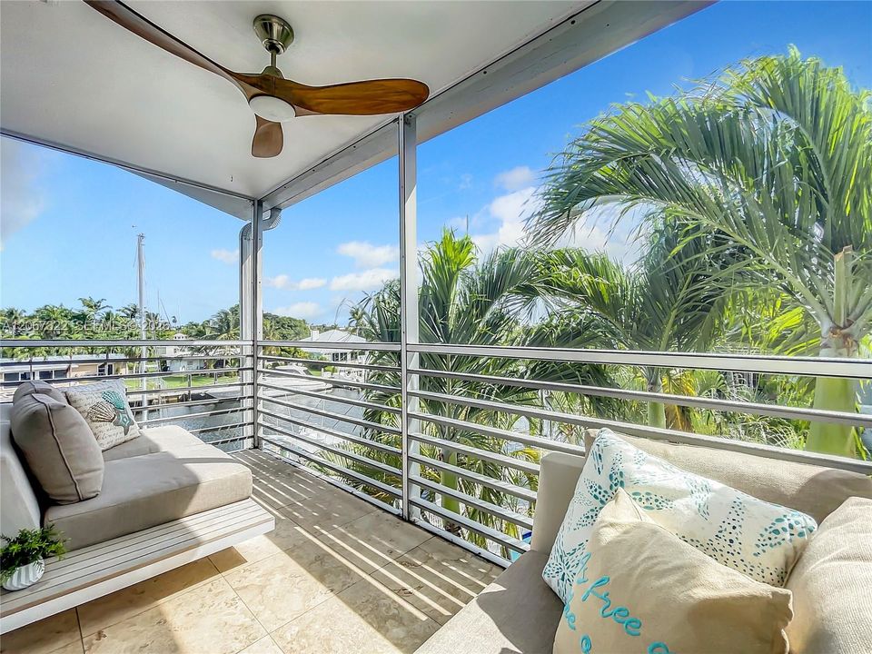 For Sale: $499,000 (2 beds, 2 baths, 1086 Square Feet)