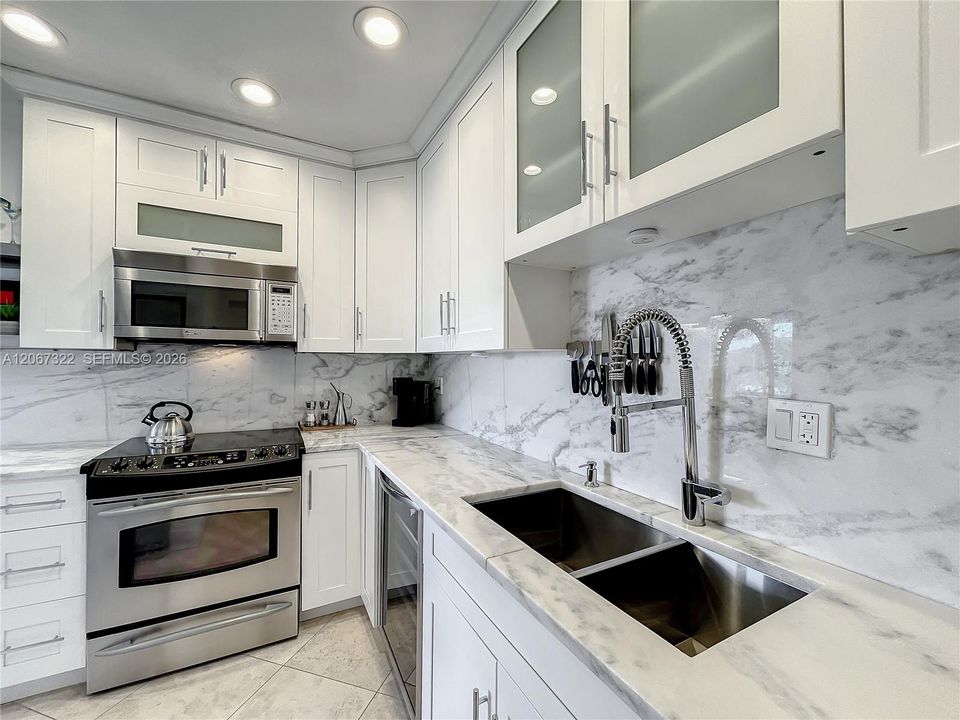 For Sale: $499,000 (2 beds, 2 baths, 1086 Square Feet)