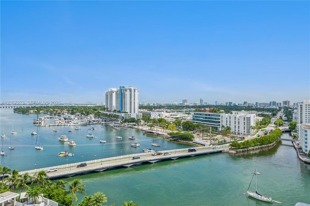 Active With Contract: $4,950 (1 beds, 1 baths, 897 Square Feet)