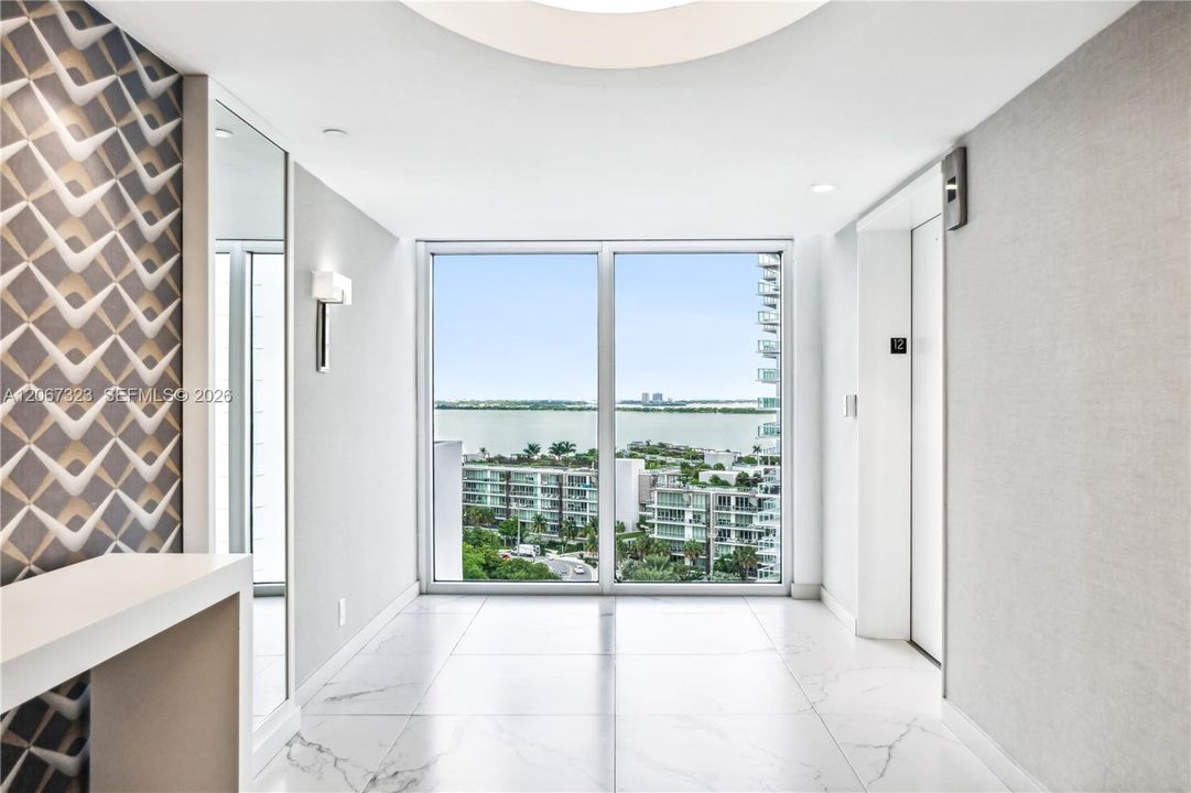 Active With Contract: $4,950 (1 beds, 1 baths, 897 Square Feet)