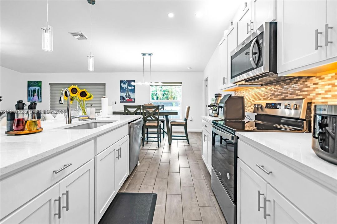 For Sale: $479,900 (4 beds, 2 baths, 1651 Square Feet)