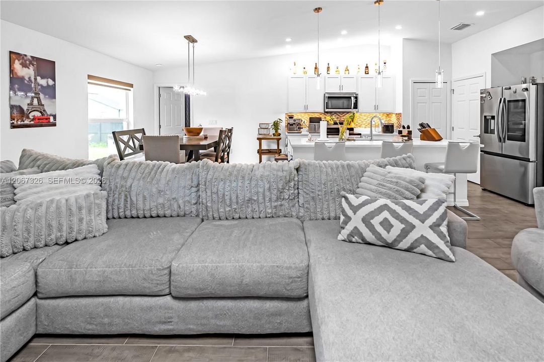 For Sale: $479,900 (4 beds, 2 baths, 1651 Square Feet)