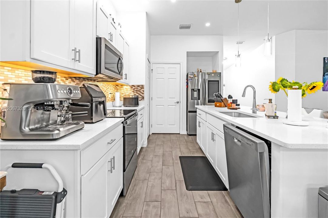 For Sale: $479,900 (4 beds, 2 baths, 1651 Square Feet)