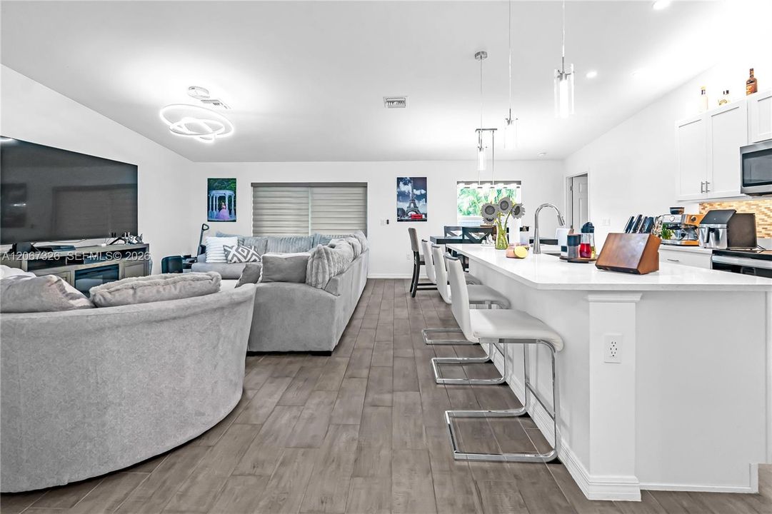 For Sale: $479,900 (4 beds, 2 baths, 1651 Square Feet)